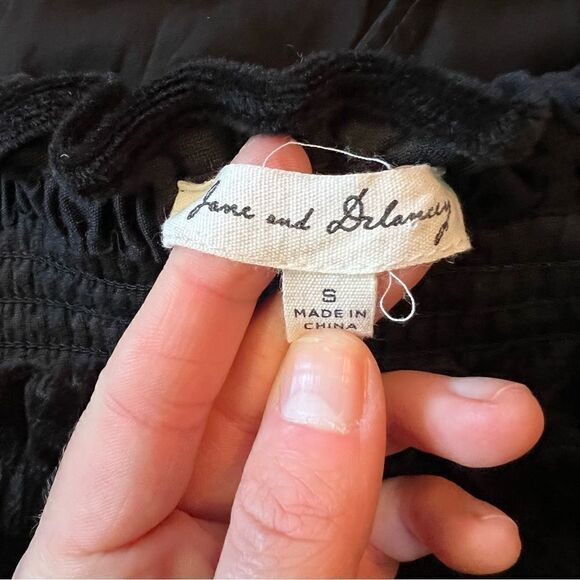3 for $30! Jane and Delancey black off shoulder blouse - Picture 3 of 9